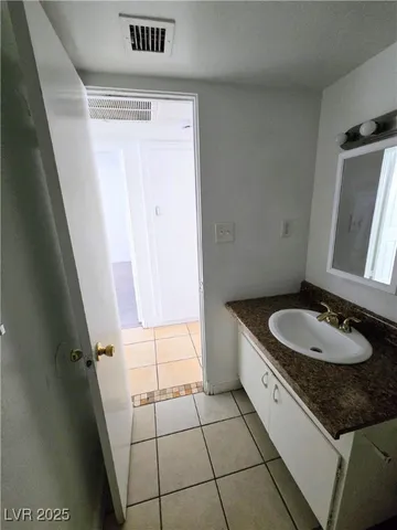 $985 | 908 North Jones Boulevard, Unit B, Las Vegas, NV 89108