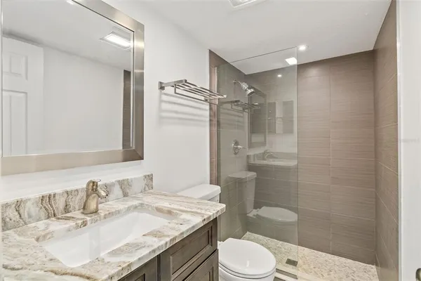 $1,800 | 2224 Bahia Vista Street, Unit E1, Sarasota, FL 34239