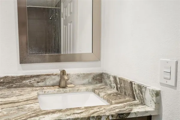 $1,800 | 2224 Bahia Vista Street, Unit E1, Sarasota, FL 34239