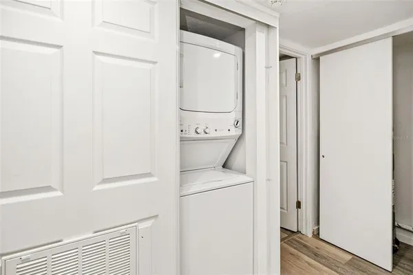 $1,800 | 2224 Bahia Vista Street, Unit E1, Sarasota, FL 34239