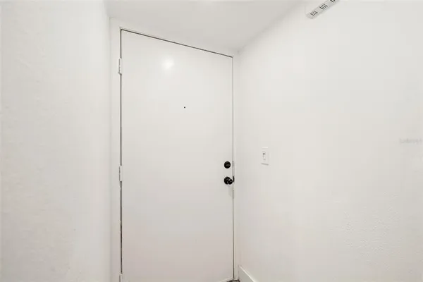 $1,800 | 2224 Bahia Vista Street, Unit E1, Sarasota, FL 34239