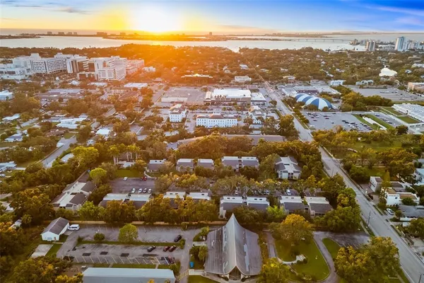 $1,800 | 2224 Bahia Vista Street, Unit E1, Sarasota, FL 34239