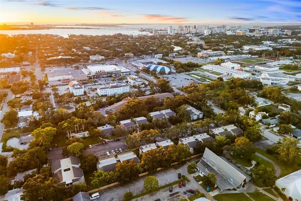 $1,800 | 2224 Bahia Vista Street, Unit E1, Sarasota, FL 34239