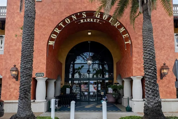 $1,800 | 2224 Bahia Vista Street, Unit E1, Sarasota, FL 34239