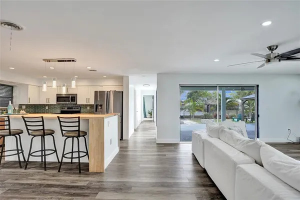 $3,985 | 1710 Southwest 6th Avenue, Pompano Beach, FL 33060