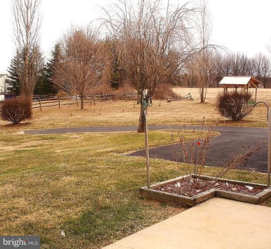 17201 Troyer Road Monkton, MD 21111 - Photo 27 of 27 Back yard