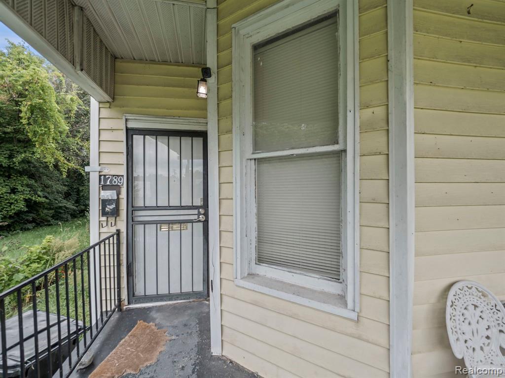 1789 Field Street Detroit, MI 48214 - Photo 11 of 49