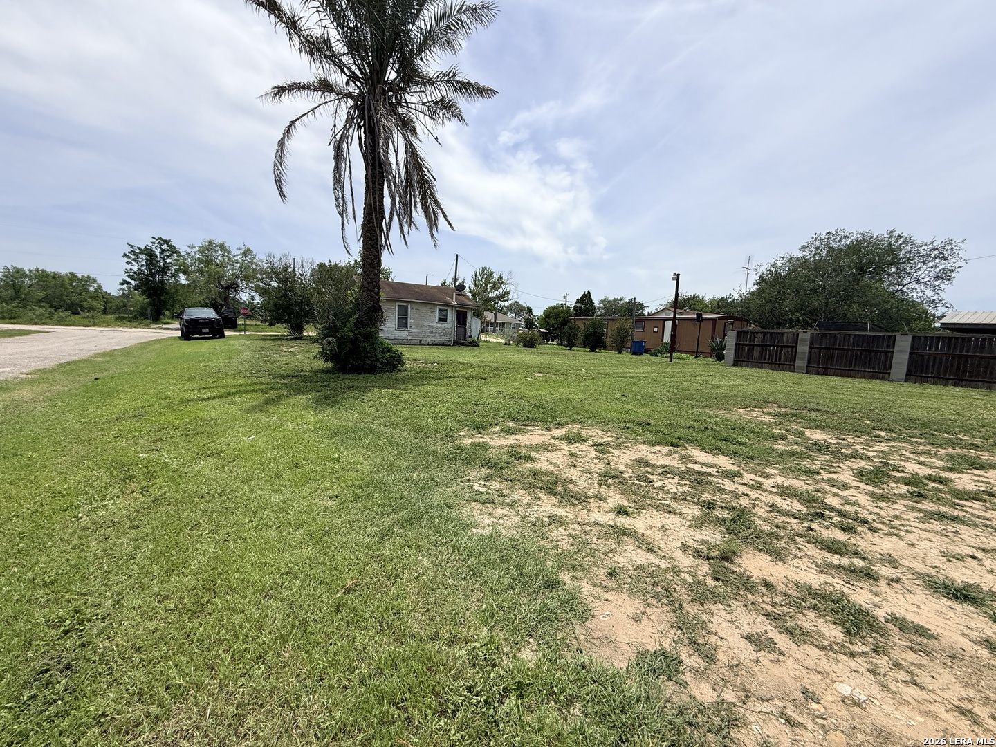 600 Crouch Avenue Devine, TX 78016 - Photo 7 of 8