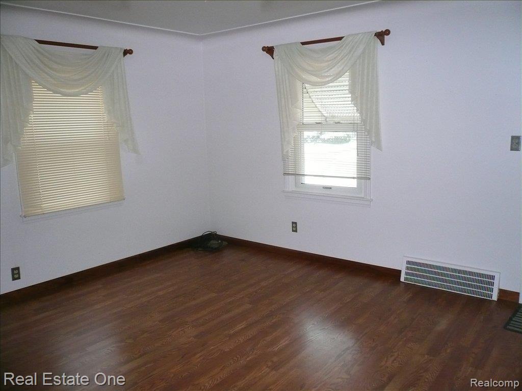 6512 Rutherford Street Detroit, MI 48228 - Photo 2 of 12 Living Room