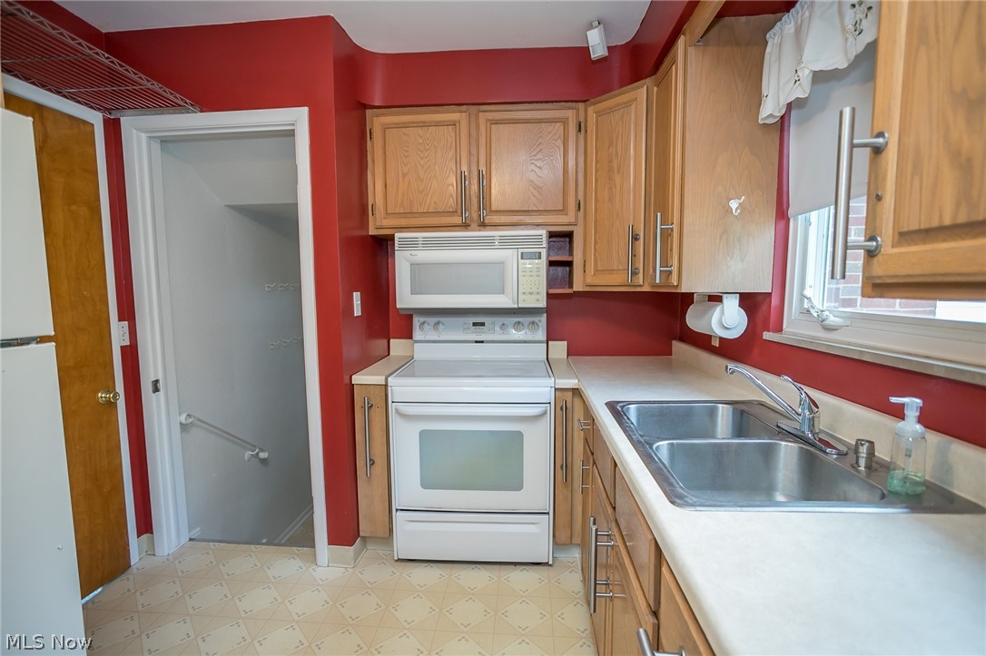 7027 Ridge Road Parma, OH 44129 - Photo 11 of 29