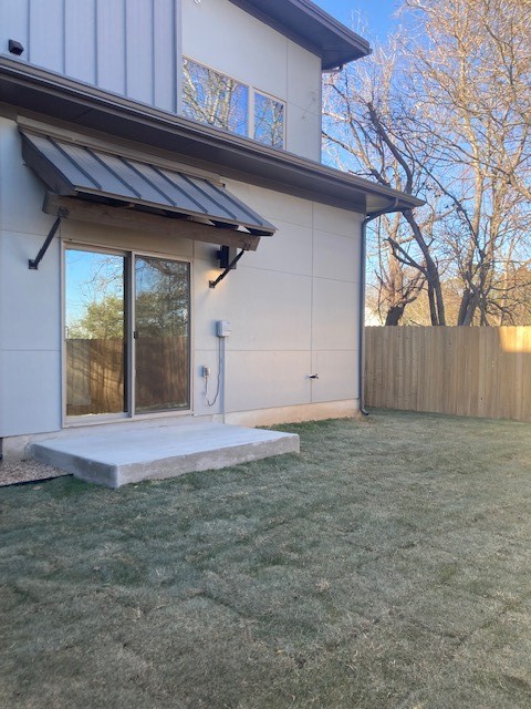 3411 Willow Springs Road, Unit B Austin, TX 78704 - Photo 8 of 8 a backyard of a house