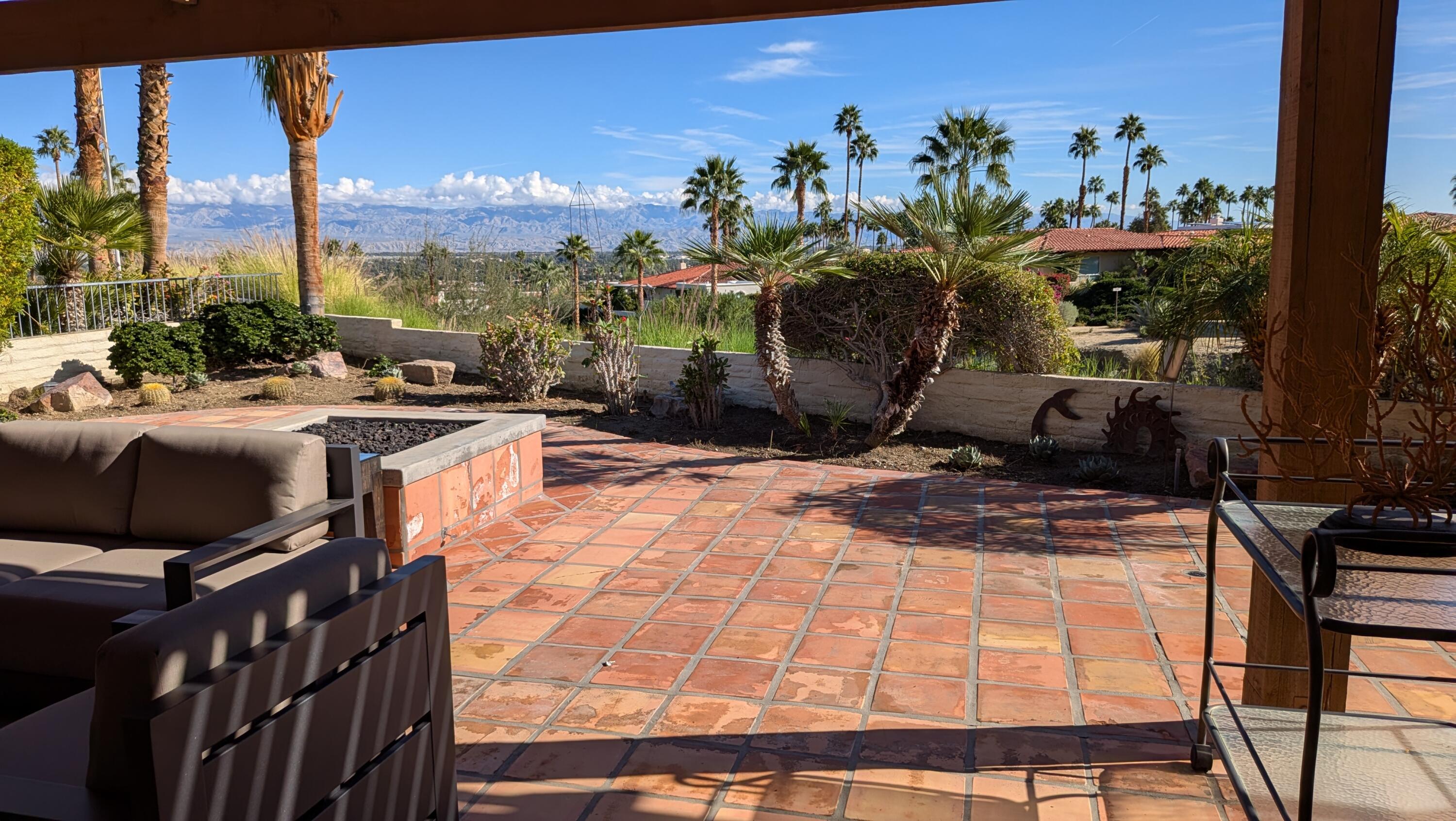 40480 Vía Entrada Rancho Mirage, CA 92270 - Photo 2 of 16 Valley View