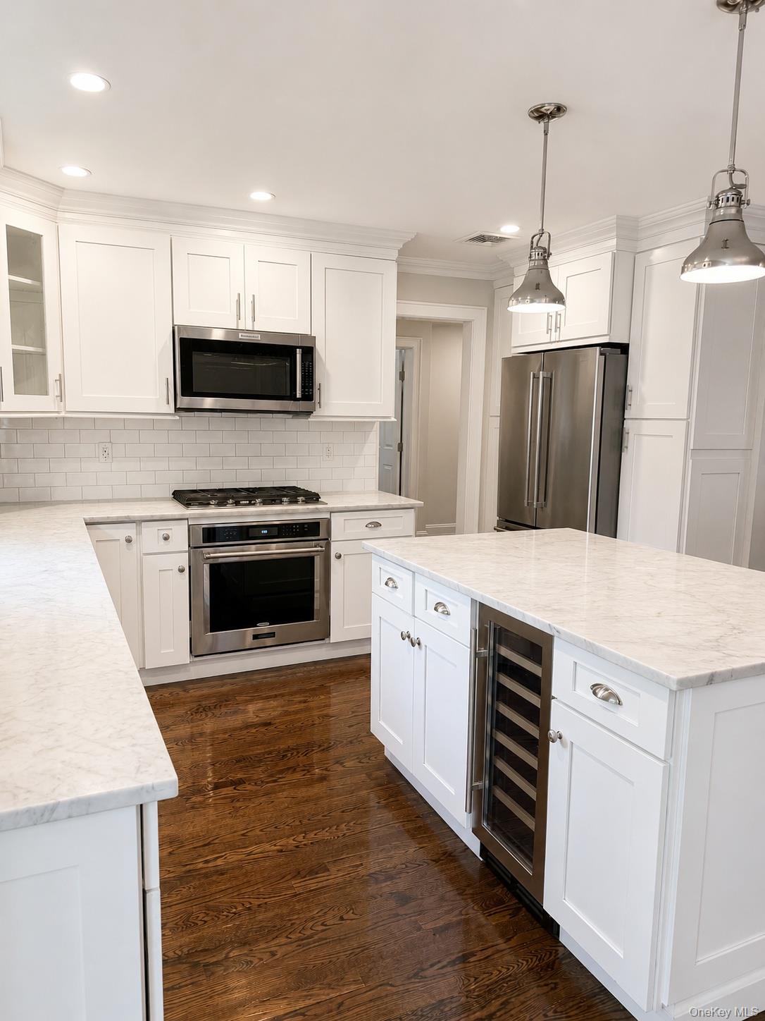 205 Meadbrook Road Garden City, NY 11530 - Photo 4 of 11