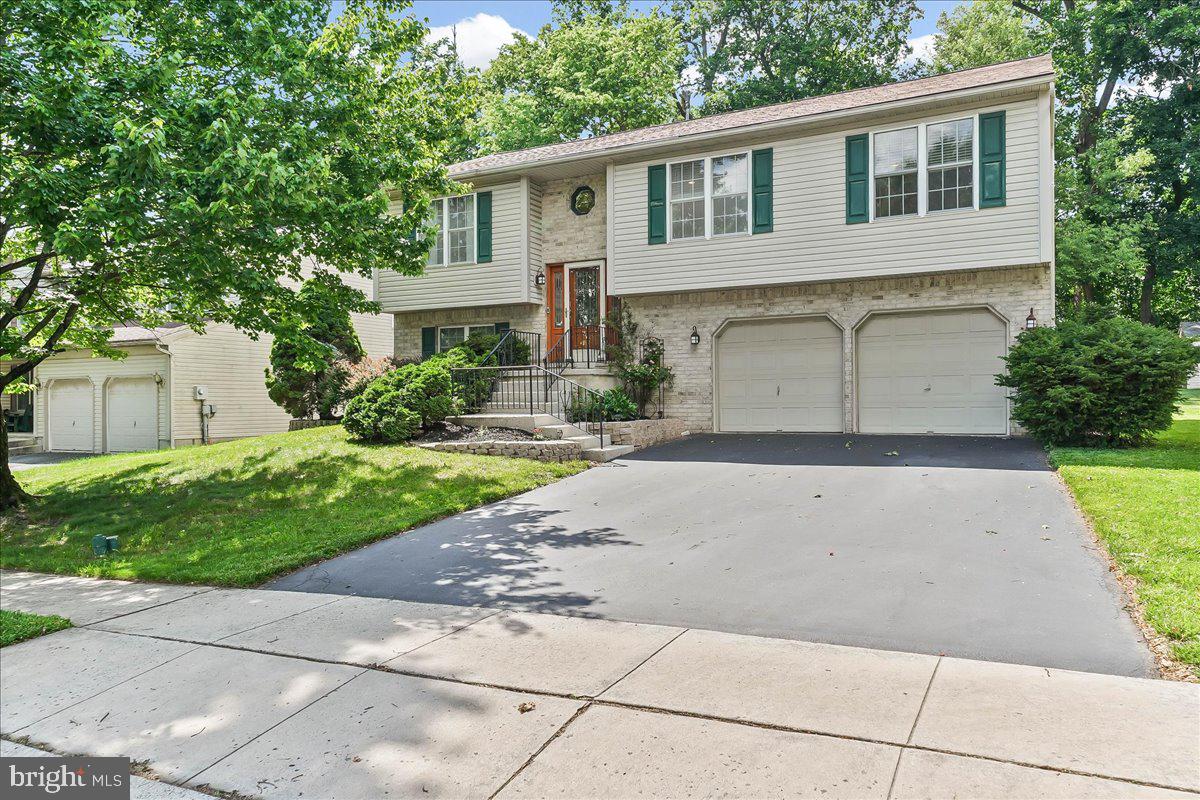 4169 Hunters Run Boulevard Reading, PA 19606 - Photo 2 of 33 Amazing Spit Level Home with 2 Car Garage