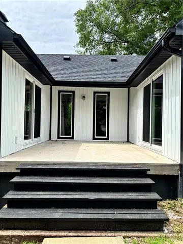 $330,000 | 1702 Countryside Drive, Pittsburg, KS 66762