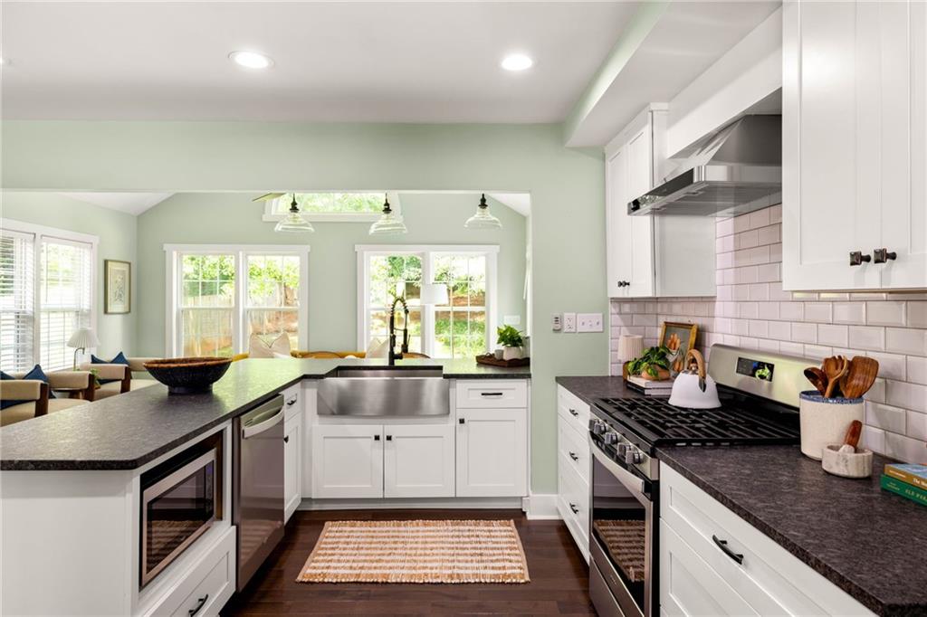 1535 Deerwood Drive Decatur, GA 30030 - Photo 3 of 30