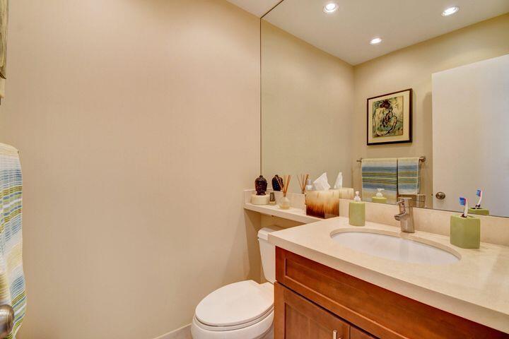 752 Normandy P Delray Beach Delray Beach, FL 33484 - Photo 12 of 27 Guest Bathroom