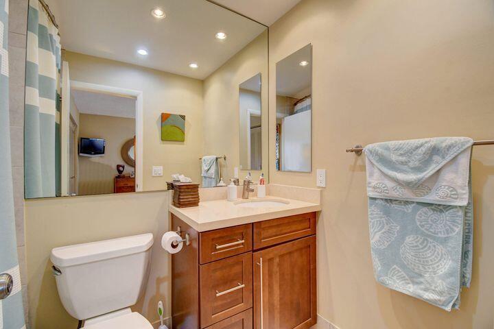 752 Normandy P Delray Beach Delray Beach, FL 33484 - Photo 16 of 27 Master Bathroom