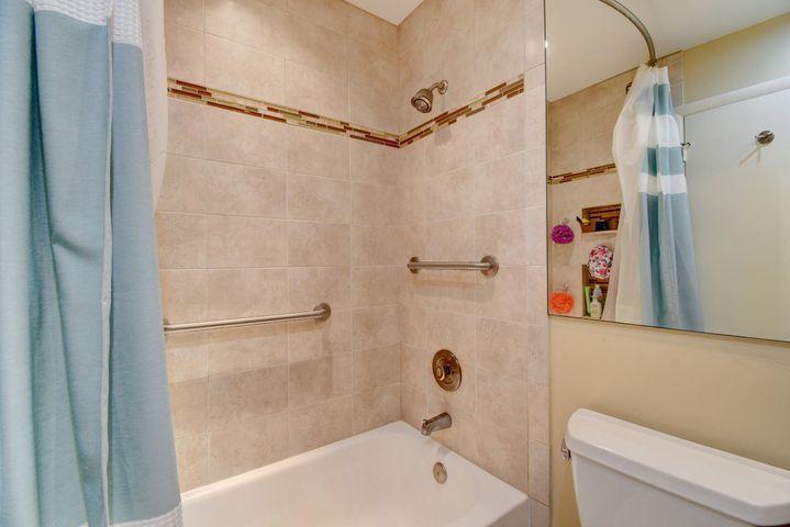 752 Normandy P Delray Beach Delray Beach, FL 33484 - Photo 17 of 27 Master Bathroom
