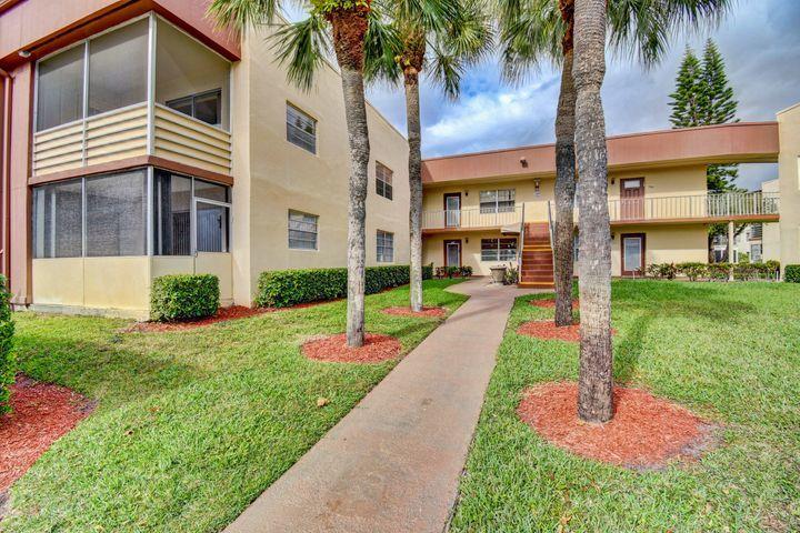 752 Normandy P Delray Beach Delray Beach, FL 33484 - Photo 3 of 27 Outside