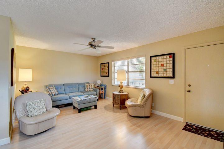 752 Normandy P Delray Beach Delray Beach, FL 33484 - Photo 7 of 27 Living room