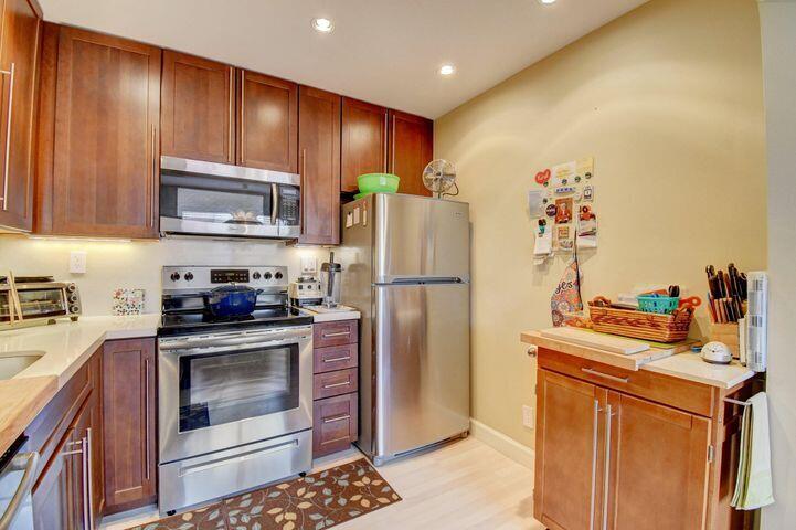752 Normandy P Delray Beach Delray Beach, FL 33484 - Photo 9 of 27 Kitchen