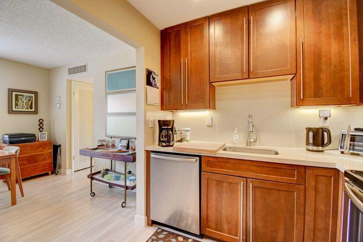 752 Normandy P Delray Beach Delray Beach, FL 33484 - Photo 10 of 27 Kitchen