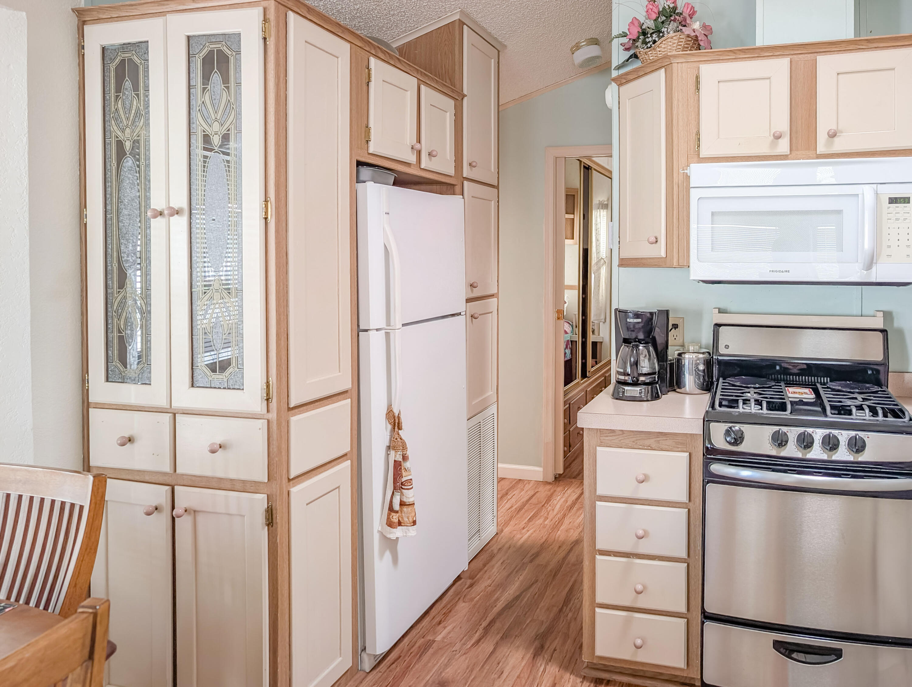 70200 Dillon Road, Unit 35 Desert Hot Springs, CA 92241 - Photo 10 of 25 Kitchen
