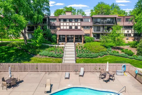 $330,000 | 205 Barry Avenue South, Unit 117, Wayzata, MN 55391