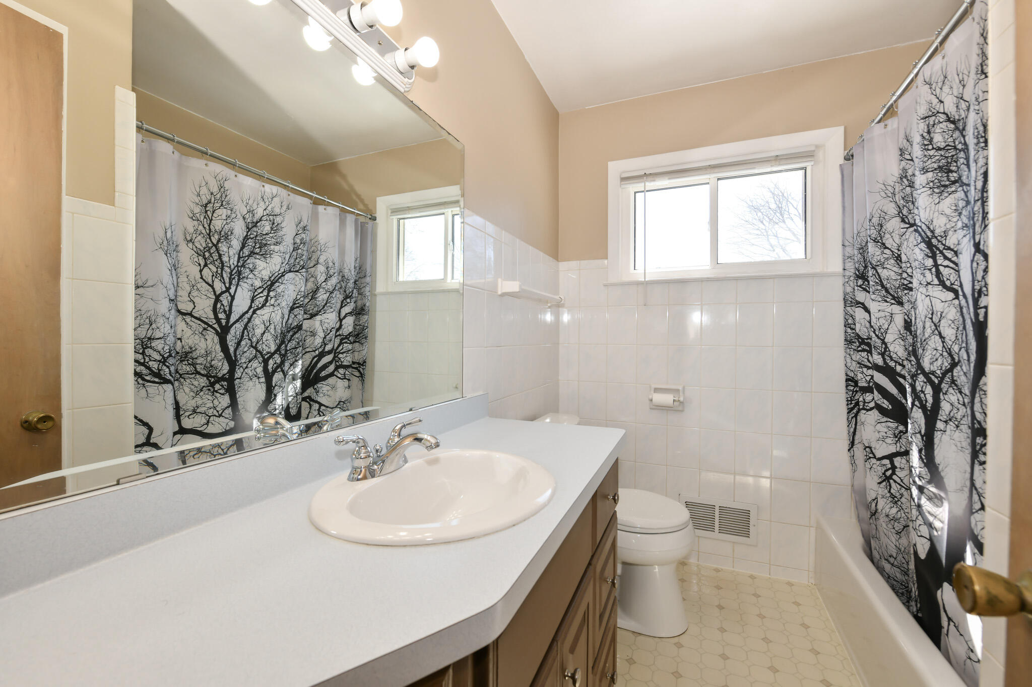 703 Perry Avenue Mount Pleasant, WI 53406 - Photo 12 of 23 HEN_ (14)