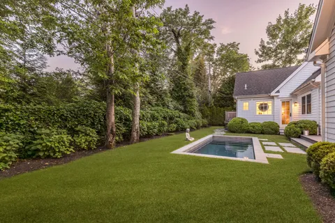 $3,750,000 | 61 Dayton Lane, East Hampton, NY 11937
