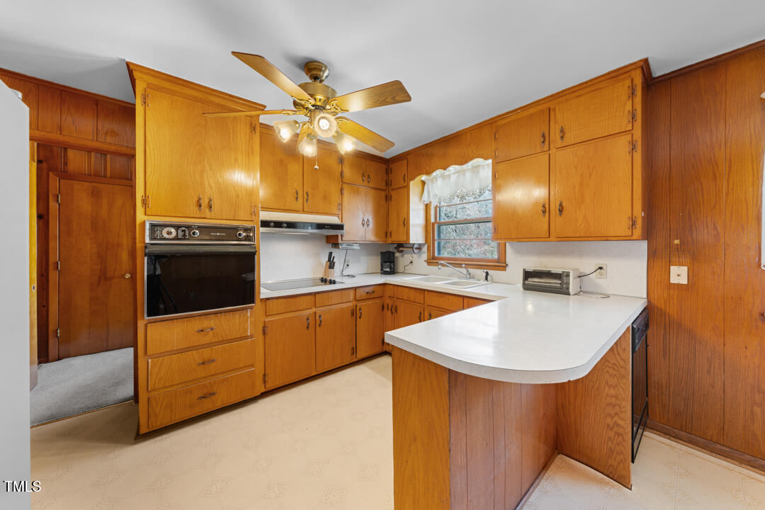 2311 Glover Road Durham, NC 27703 - Photo 9 of 28 DSC00644