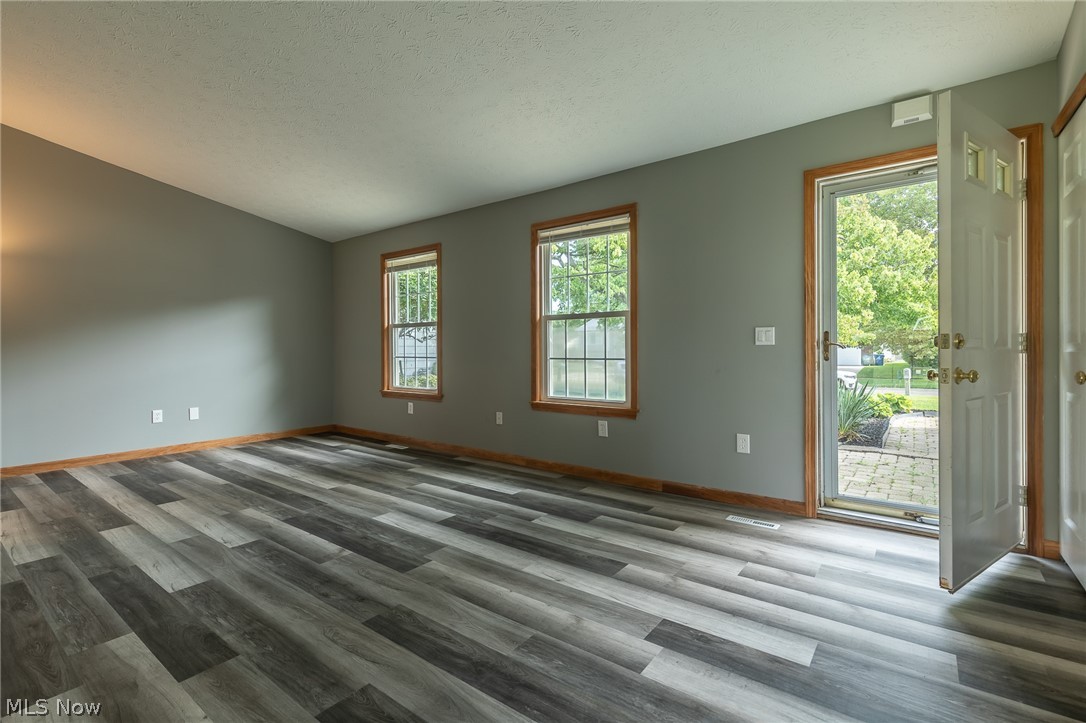 5604 Reef Road Mentor, OH 44060 - Photo 3 of 24