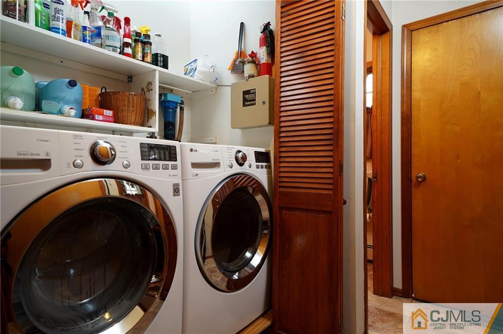 203 Crosswicks Ellisdale Road Chesterfield, NJ 08515 - Photo 12 of 25 a utility room with dryer and washer