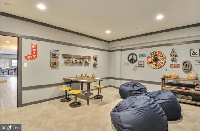 a view of a livingroom with furniture