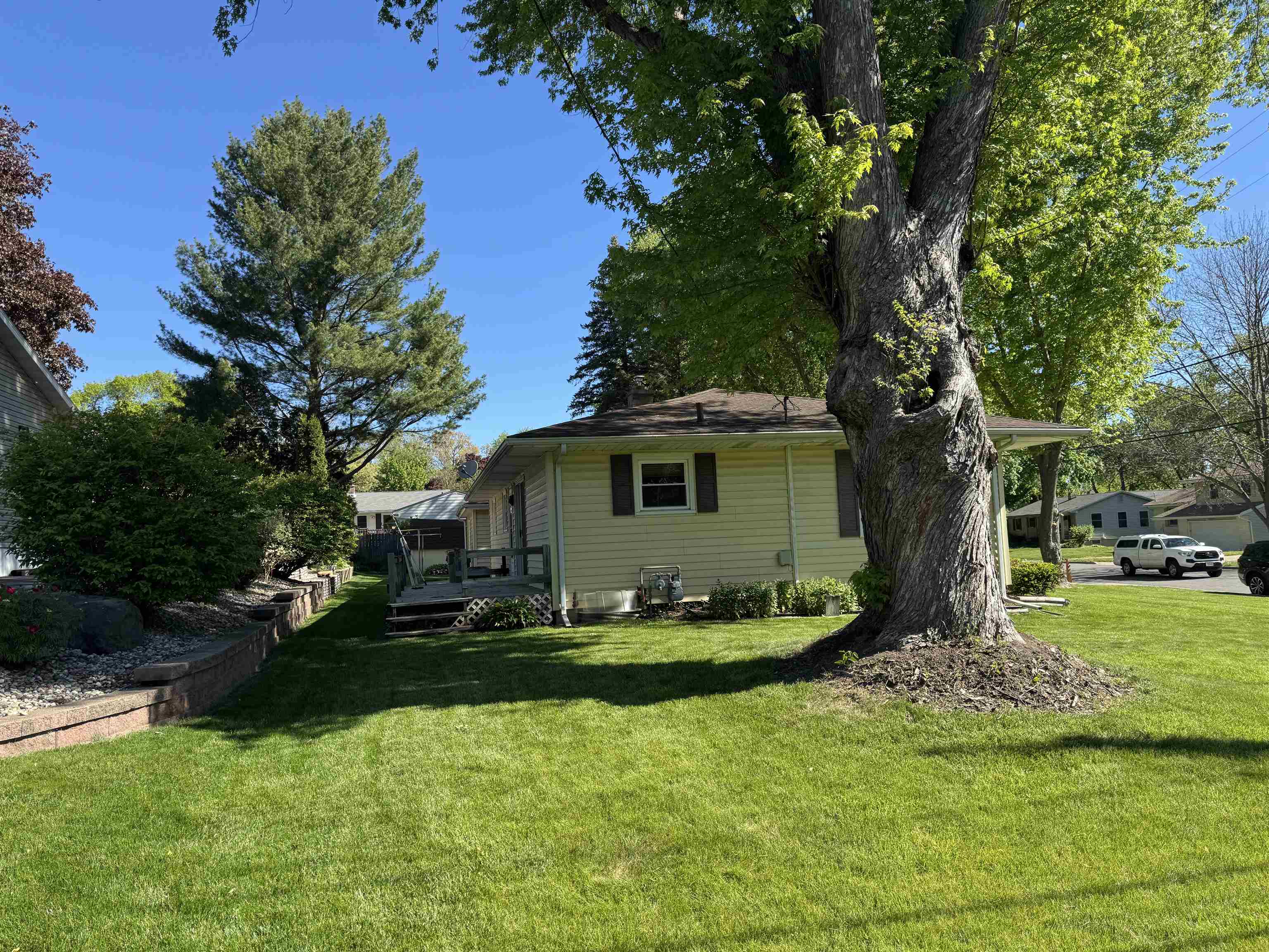 5403 Winnequah Road Monona, WI 53716 - Photo 4 of 48