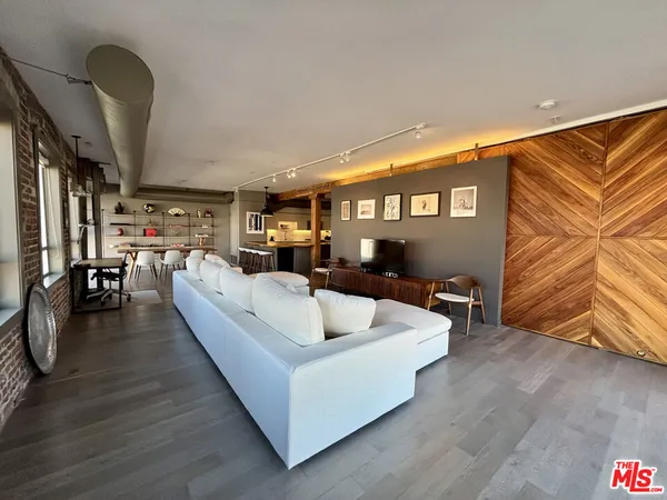 $5,900 | 527 Molino Street, Unit 401, Los Angeles, CA 90013