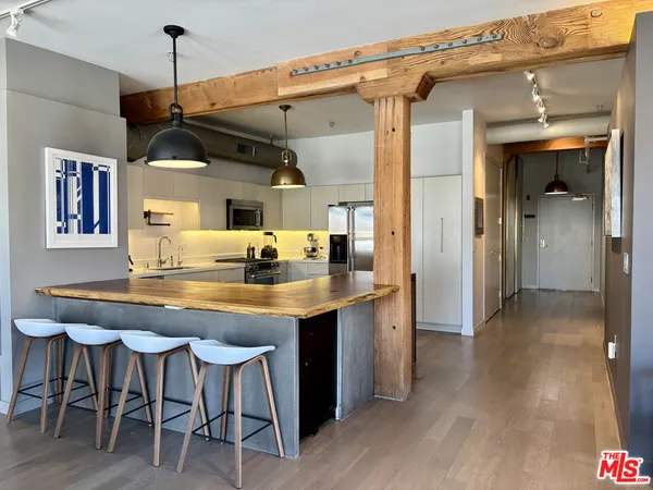 $5,900 | 527 Molino Street, Unit 401, Los Angeles, CA 90013