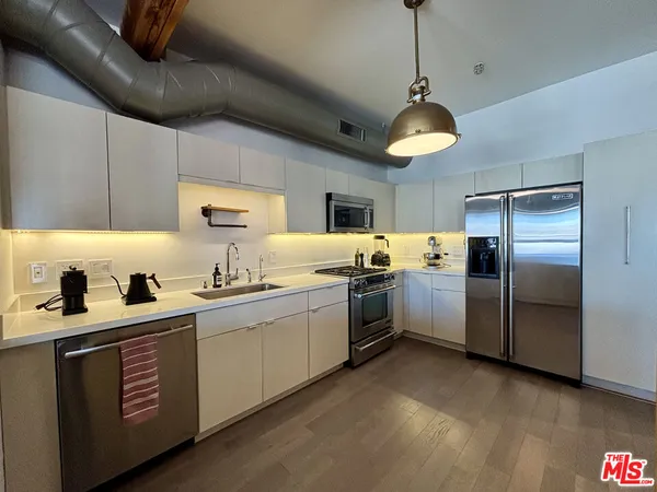 $5,900 | 527 Molino Street, Unit 401, Los Angeles, CA 90013
