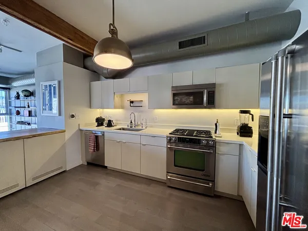 $5,900 | 527 Molino Street, Unit 401, Los Angeles, CA 90013