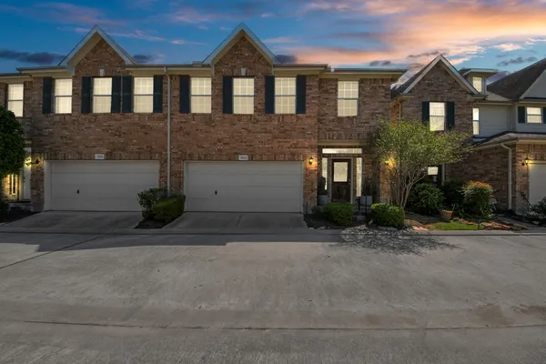 $2,100 | 5922 Hollister Cole, Houston, TX 77040