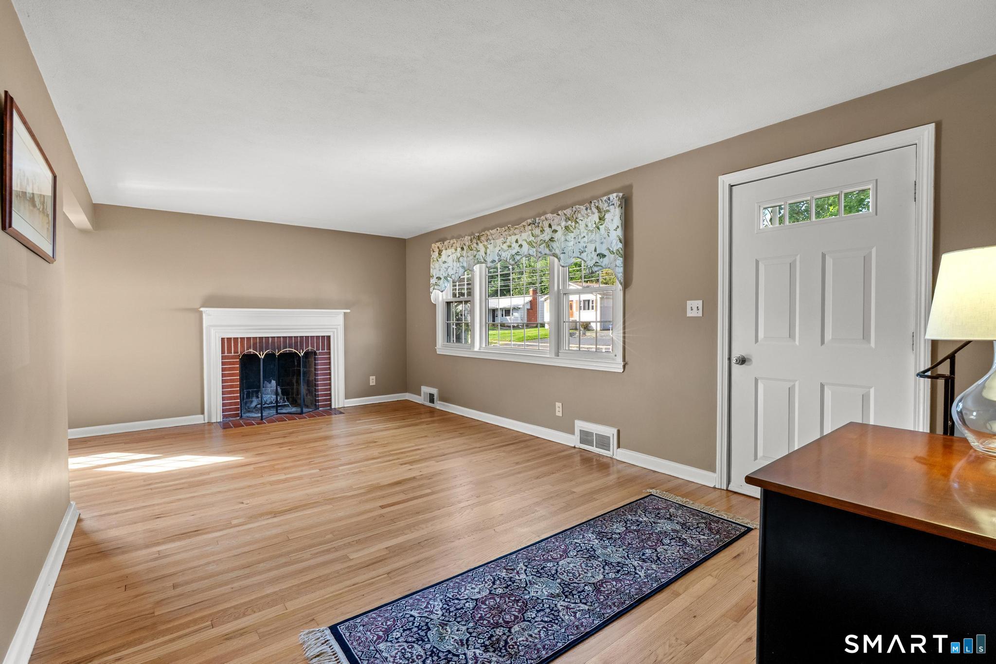 110 Randal Avenue West Hartford, CT 06110 - Photo 4 of 34 Gallery Image 4