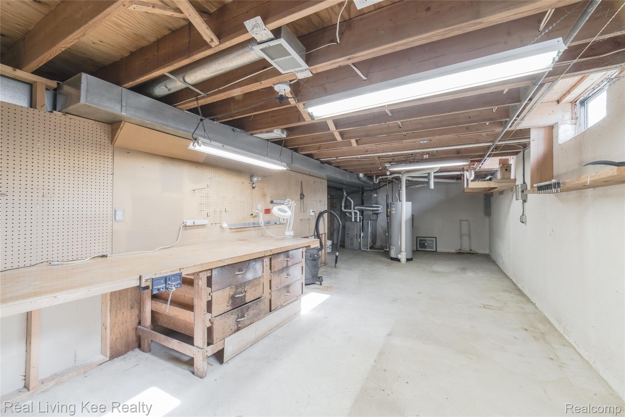 1242 Ruby Avenue Rochester, MI 48309 - Photo 27 of 35 Work room and work bench included
