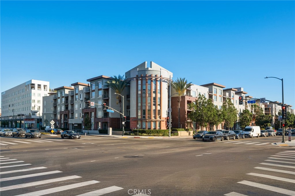 100 South Alameda Street, Unit 210 Los Angeles, CA 90012 - Photo 15 of 16 a view of a city street with tall buildings