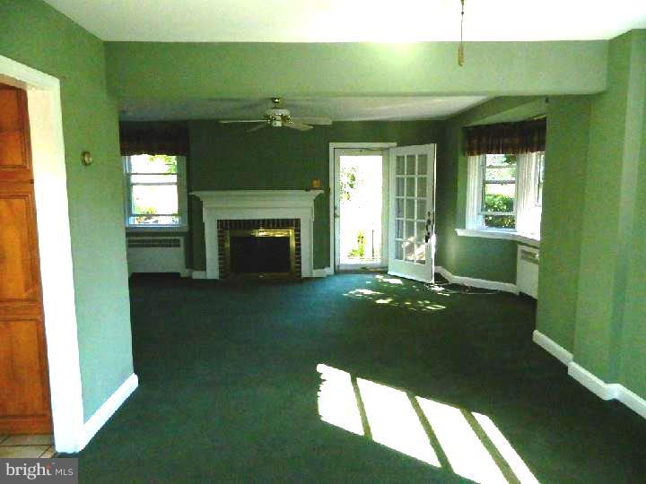 200 Avon Road Springfield, PA 19064 - Photo 7 of 25 Living Room