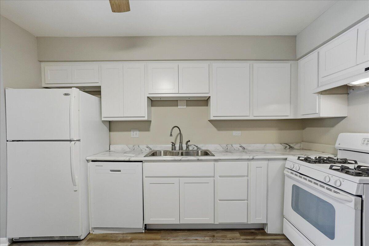 405 Old Stone Road, Unit E4 Munster, IN 46321 - Photo 4 of 25 1200x800