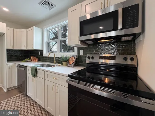 $569,900 | 101 Walnut Lane, Yardley, PA 19067