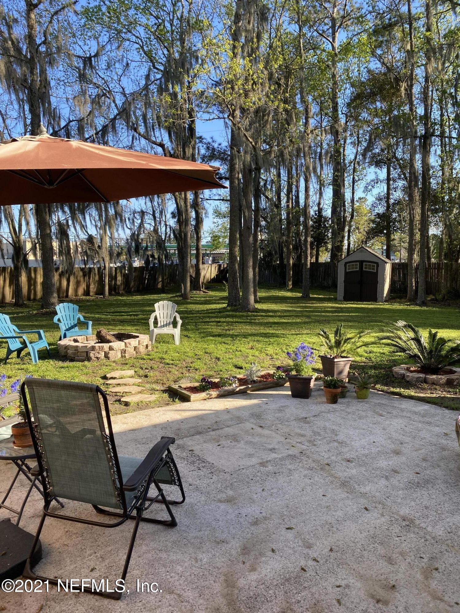 3021 Nautilus Road Middleburg, FL 32068 - Photo 23 of 25 a view of a table and chairs in the patio