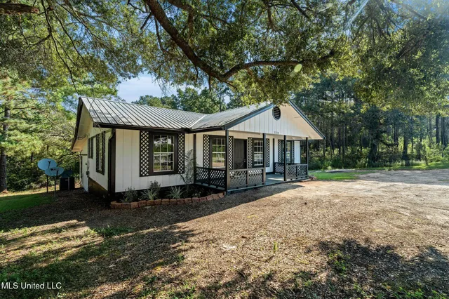$189,900 | 2225 Columbia Purvis Road, Lumberton, MS 39455