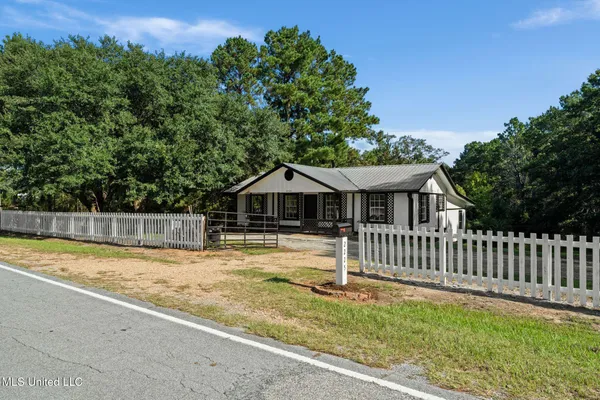 $189,900 | 2225 Columbia Purvis Road, Lumberton, MS 39455